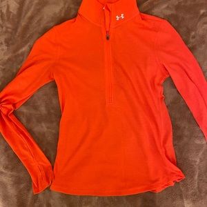 Underamour Zip shirt in size S-M